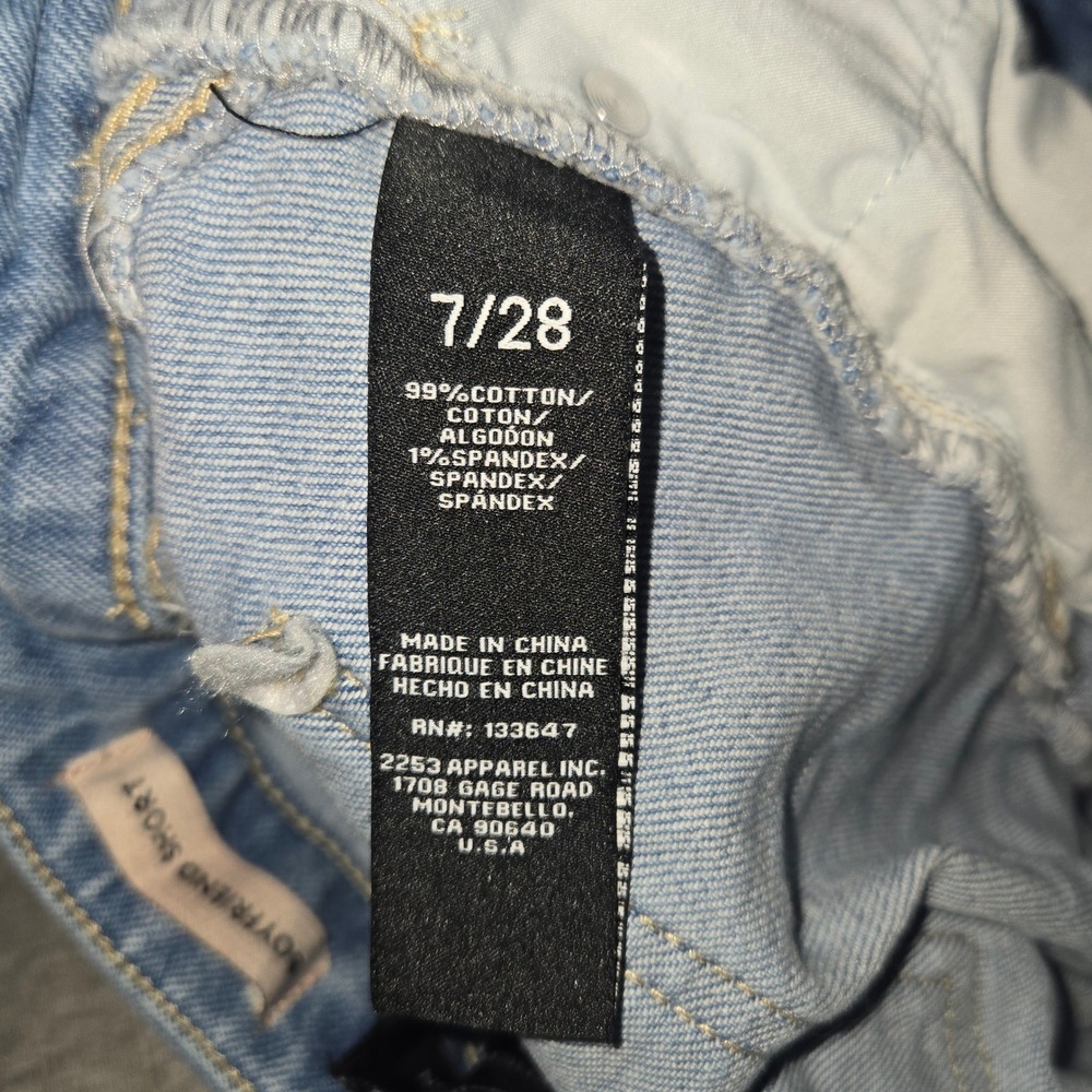 BCBGeneration Boyfriend Short Light Wash Denim Jean Shorts Size 7 28 Light Blue - Picture 4 of 5